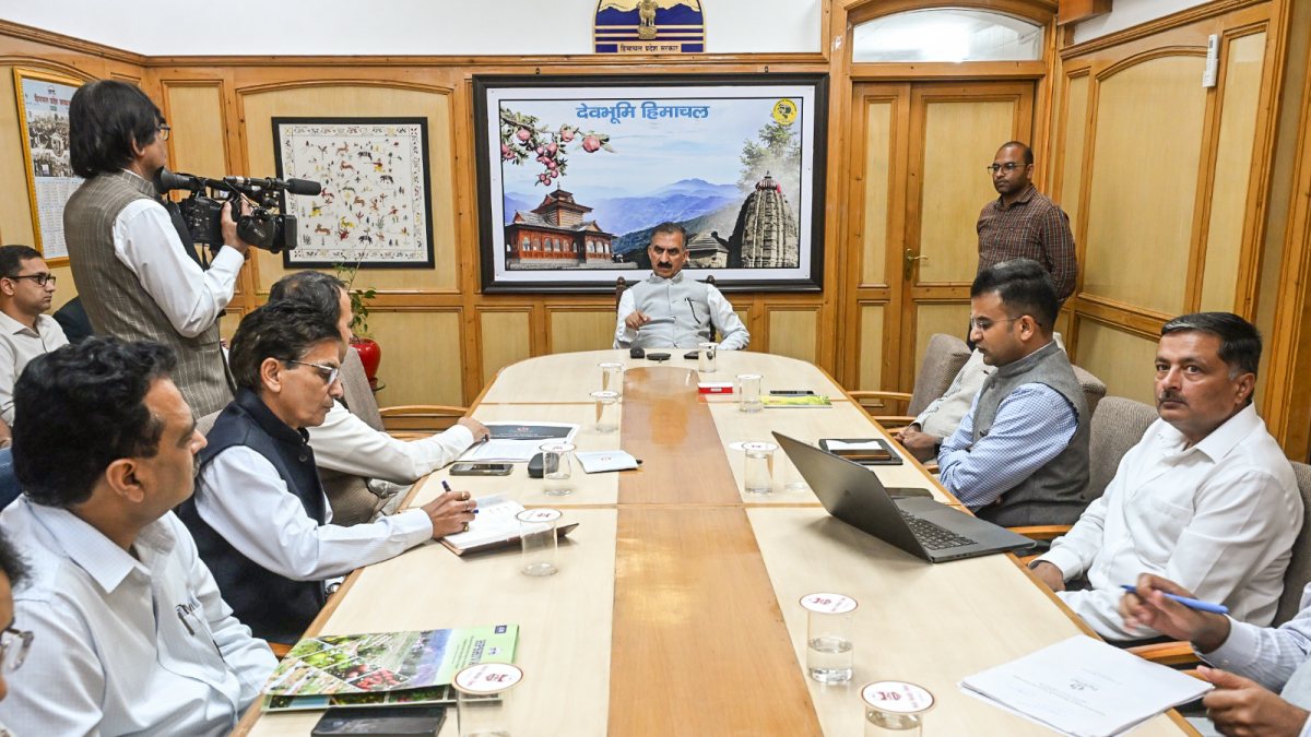 Himachal CM chairs meet on DBT payments to apple growers