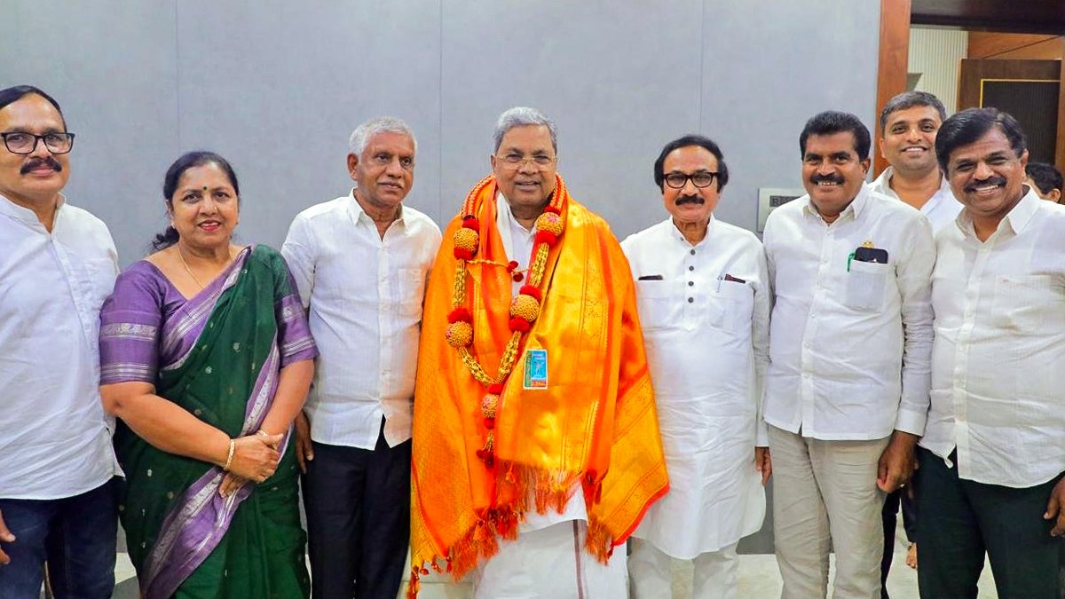 Gayatri Shantegouda meets Siddaramaiah in Bengaluru