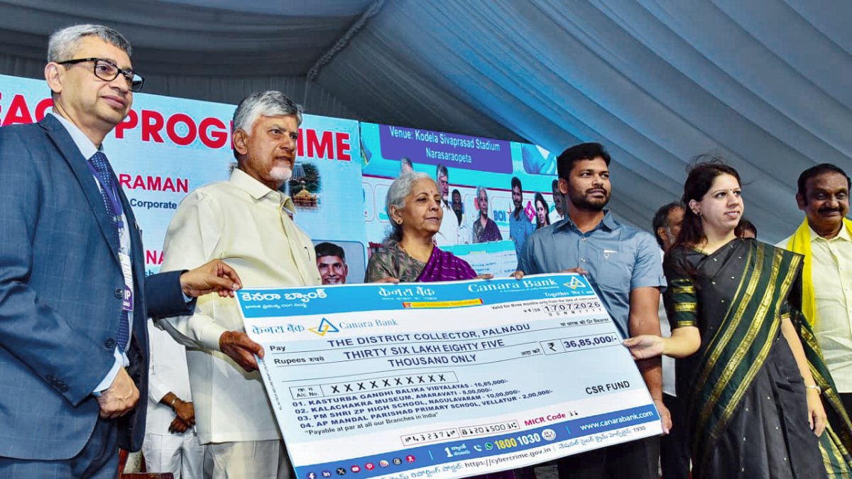 Chandrababu Naidu, Sitharaman hand over Rs 36.85 lakh cheque