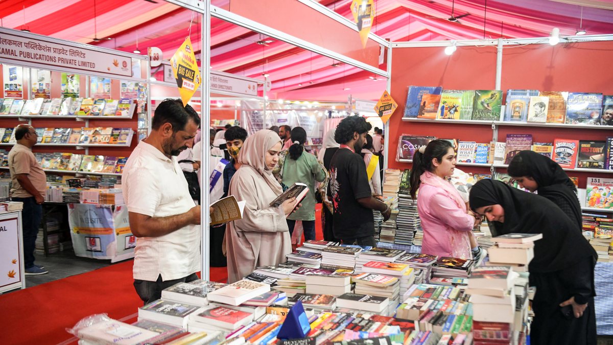Chinar Book Festival draws book lovers in Srinagar