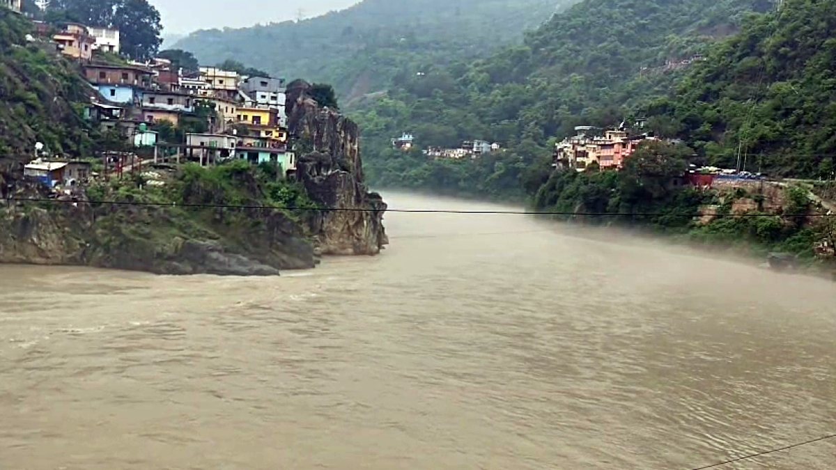 Heavy rain raises Alaknanda and Mandakini river levels