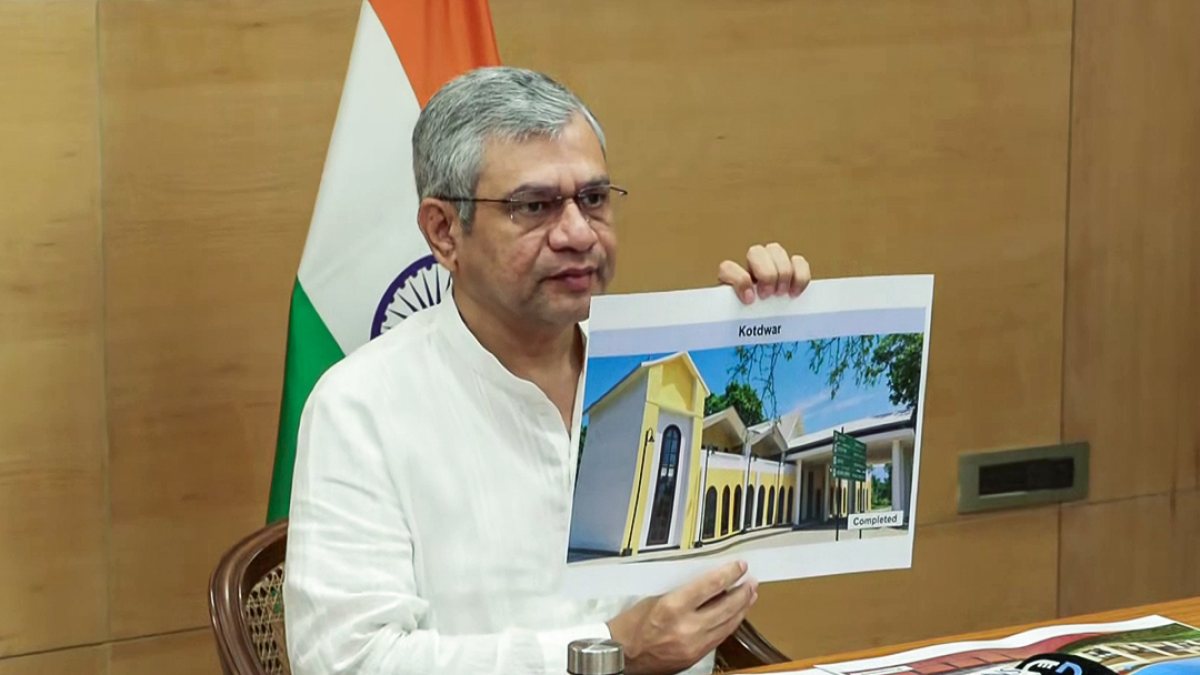 Union Railway Minister shows completed Koldwar station photo