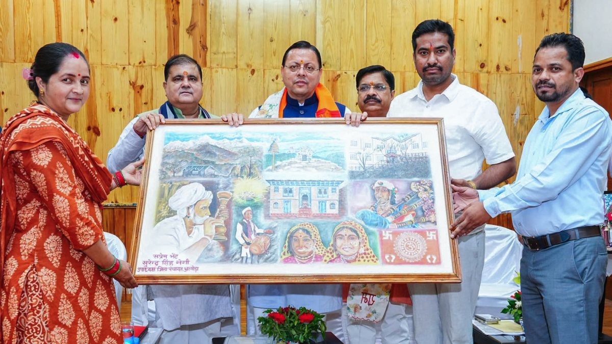Uttarakhand CM Dhami meets district panchayat presidents