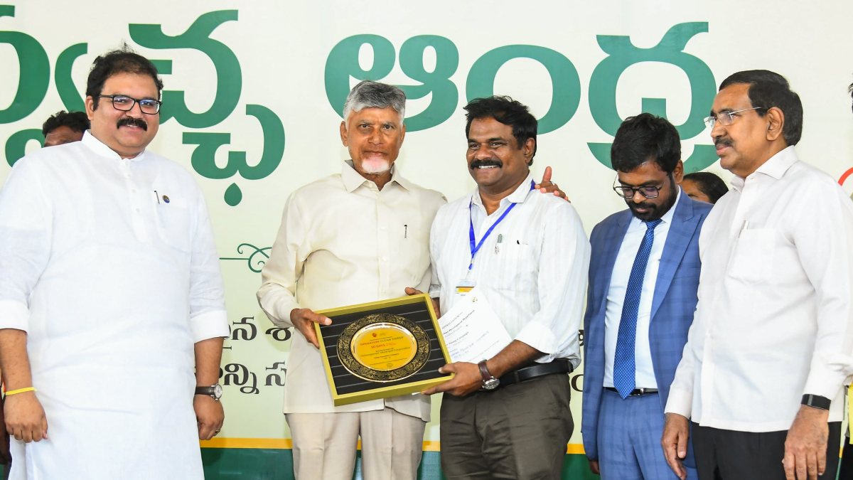 Naidu awards clean sweep performers in Andhra