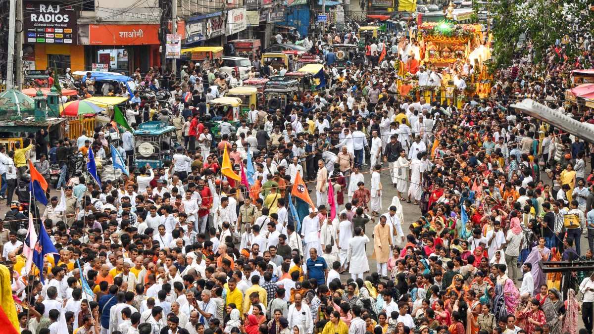 Devotees join ISKCON's Jagannath Rath Yatra in Bhopal