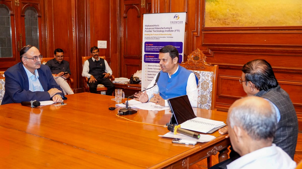 Maharashtra CM Fadnavis chairs FTI meeting in Mumbai