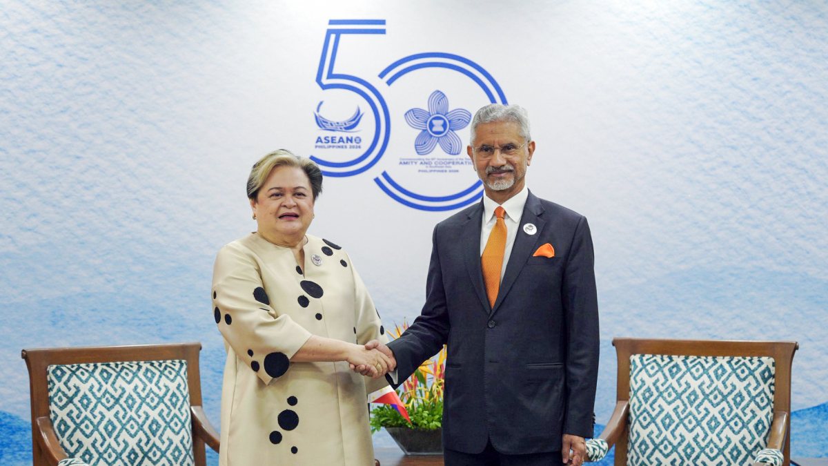 Jaishankar meets Philippines foreign secretary in Manila