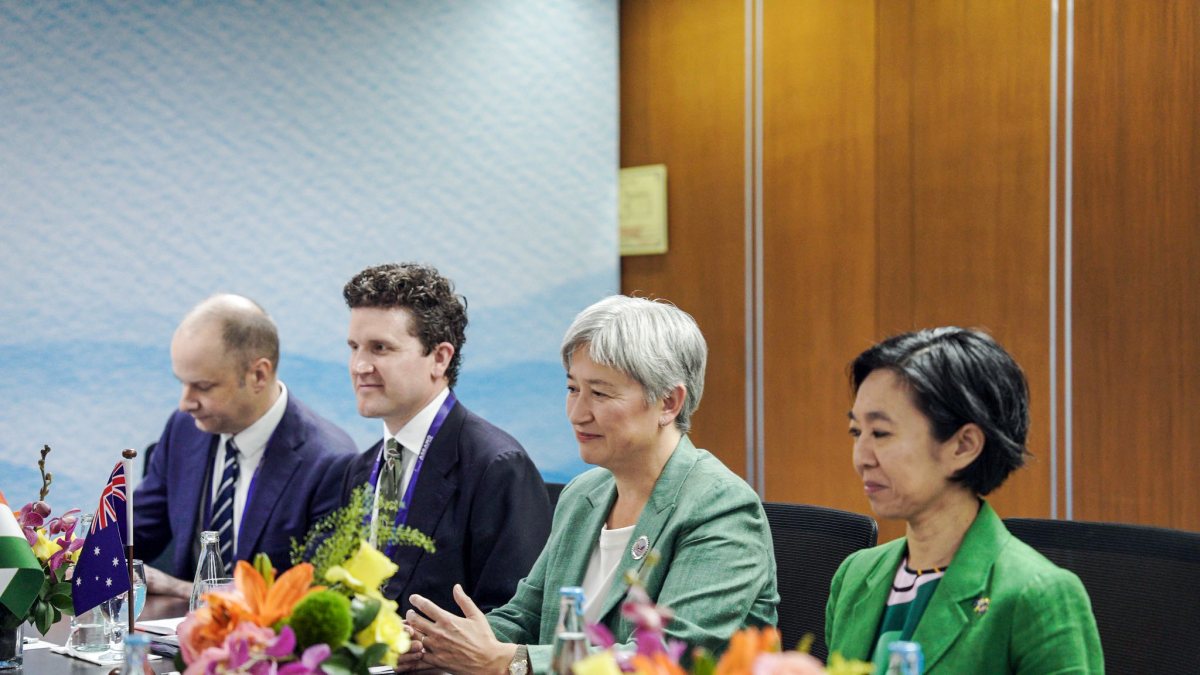 EAM Jaishankar meets Australian FM Penny Wong in Manila