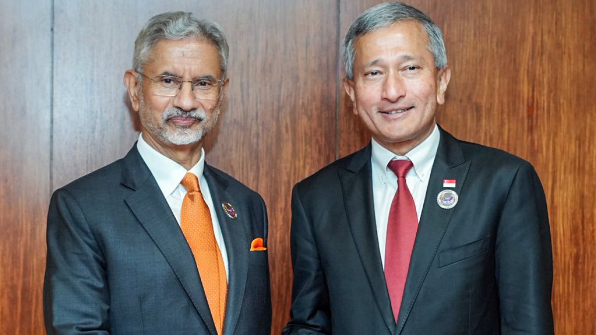 Jaishankar meets Singapore FM Balakrishnan in Manila