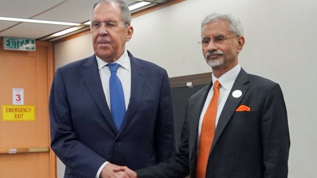 Jaishankar meets Russian Foreign Minister Lavrov in Manila