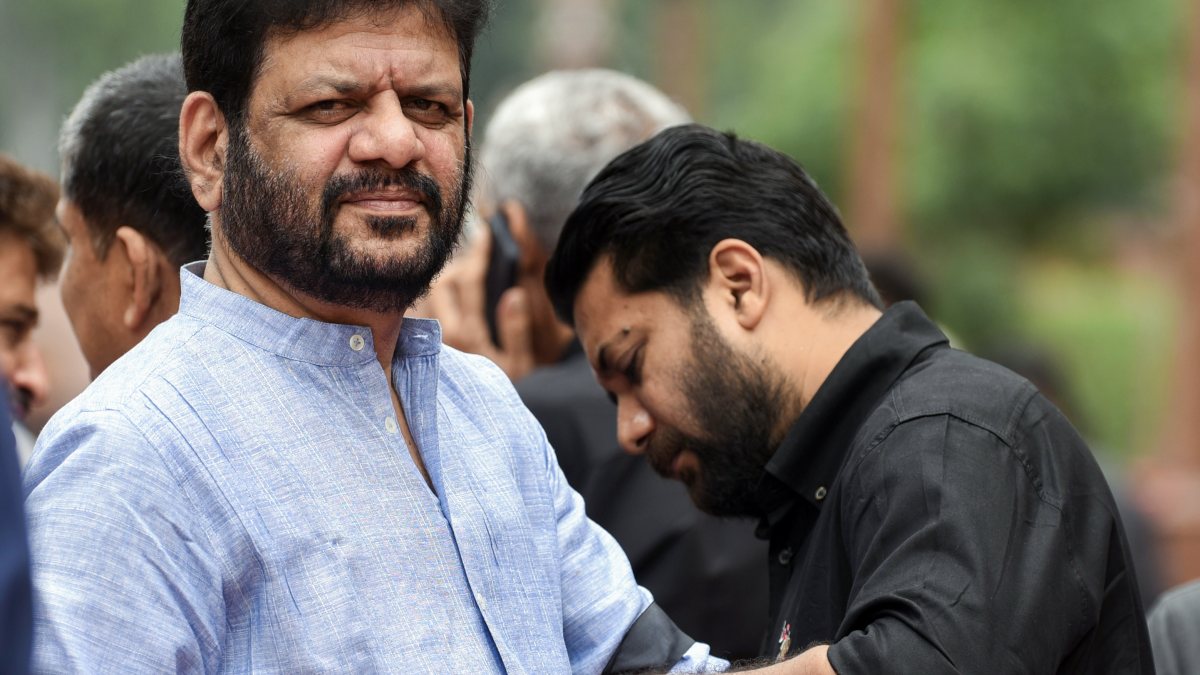 Congress MP Shafi Parambil protests in black at Parliament