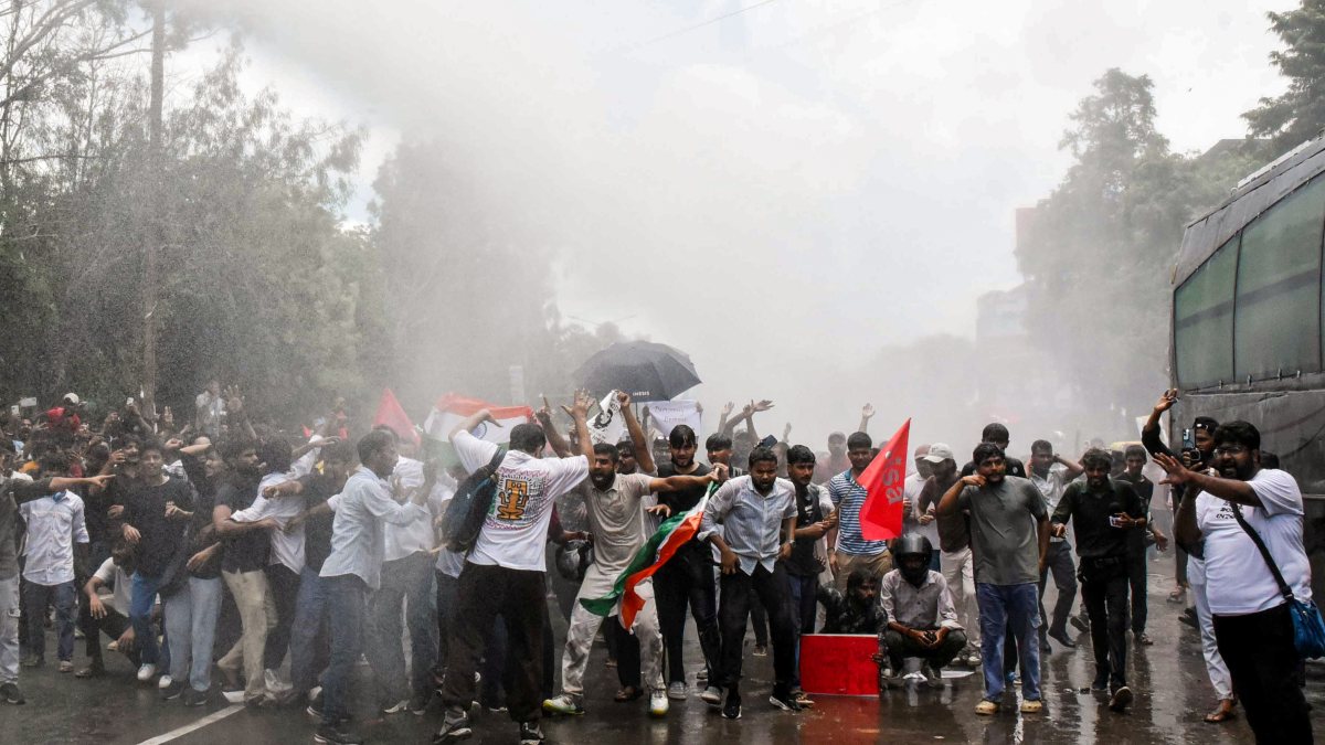 Police use water cannon on AISA supporters in Patna protest