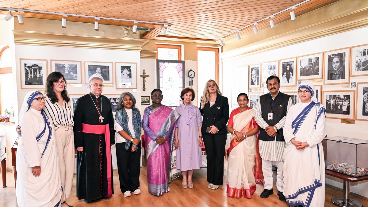 Murmu and North Macedonia president pose at Mother Teresa memorial