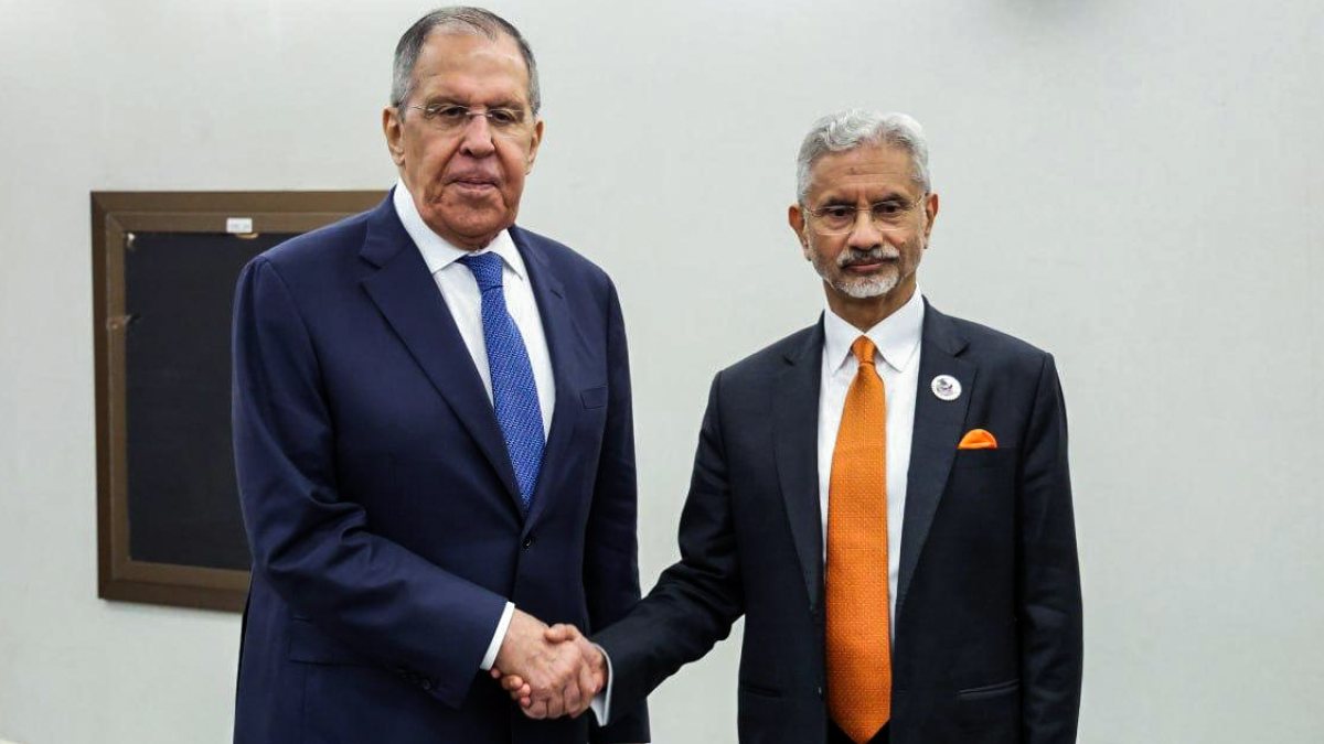 Jaishankar meets Lavrov on ASEAN sidelines in Manila