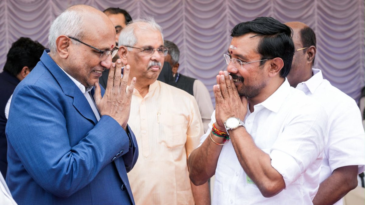 Tamil Nadu minister greets VP Radhakrishnan at Coimbatore airport