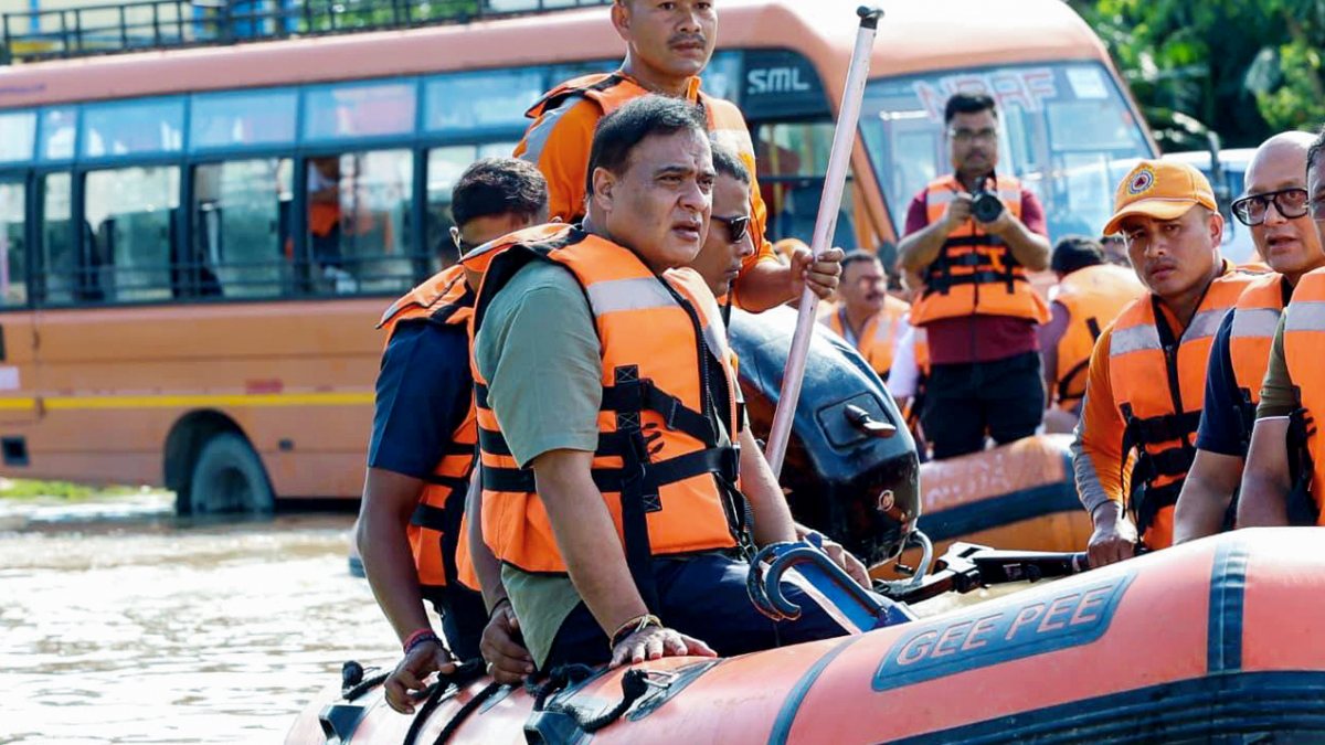 Assam CM boats through flood-hit Sivasagar to assess damage