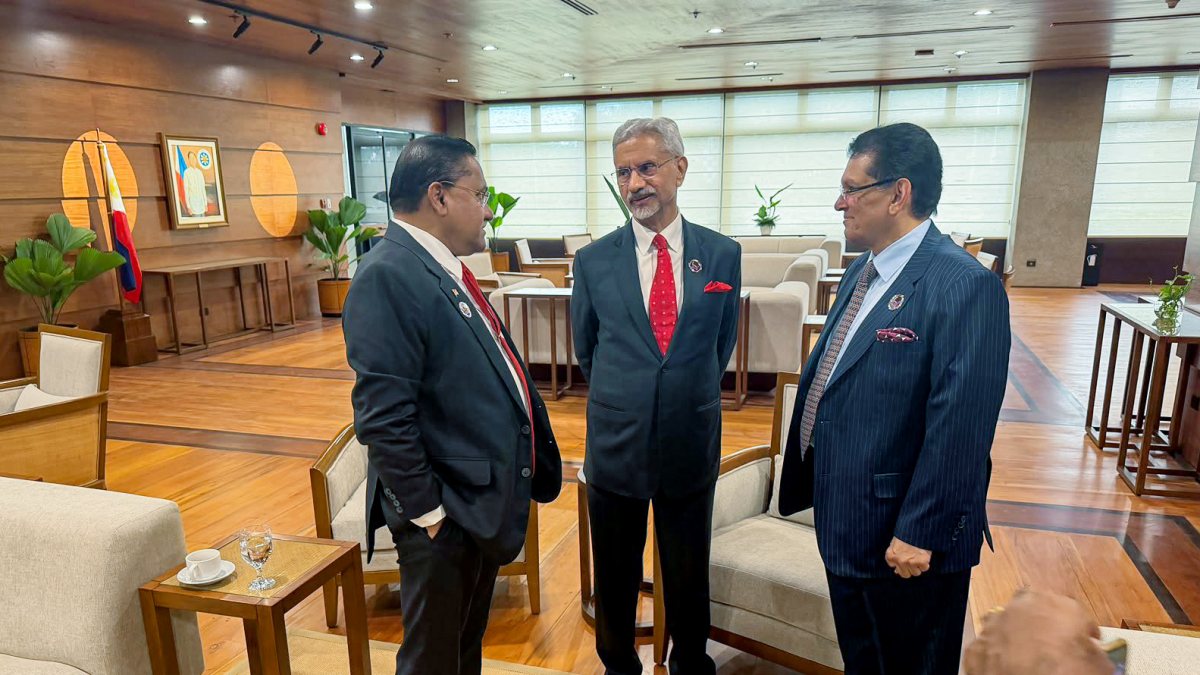 Jaishankar meets Sri Lanka, Bangladesh FMs at ASEAN forum in Manila