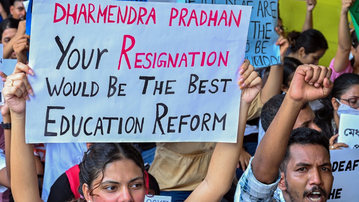 SFI protests in Guwahati over NEET paper leak, demands minister's resignation