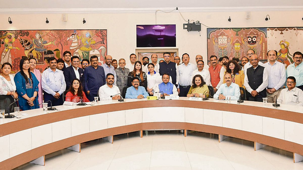 Odisha CM Majhi with industry leaders after top NITI Aayog ranking