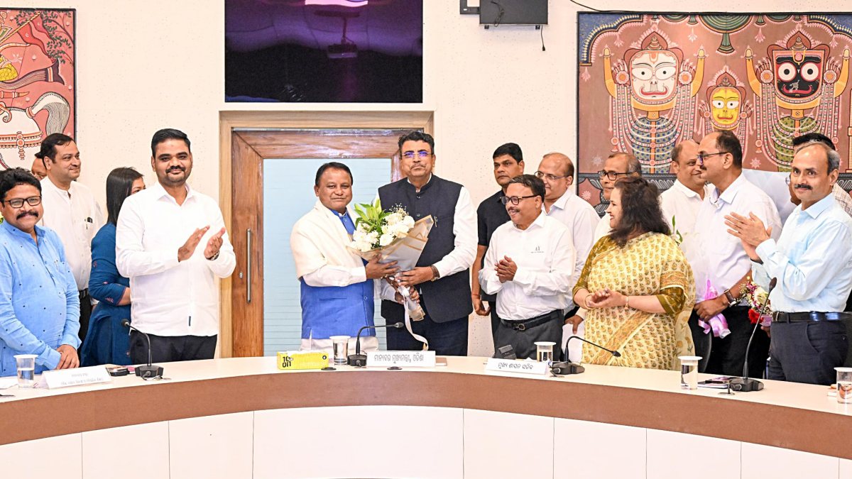 Odisha CM felicitated for top 5 ranking in investment index