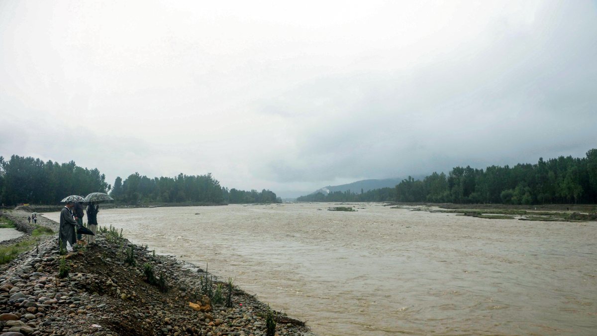 Rising water levels in Jhelum and Lidder rivers after heavy rain in Srinagar