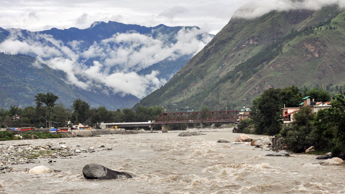Beas River swells as heavy rain pounds Kullu