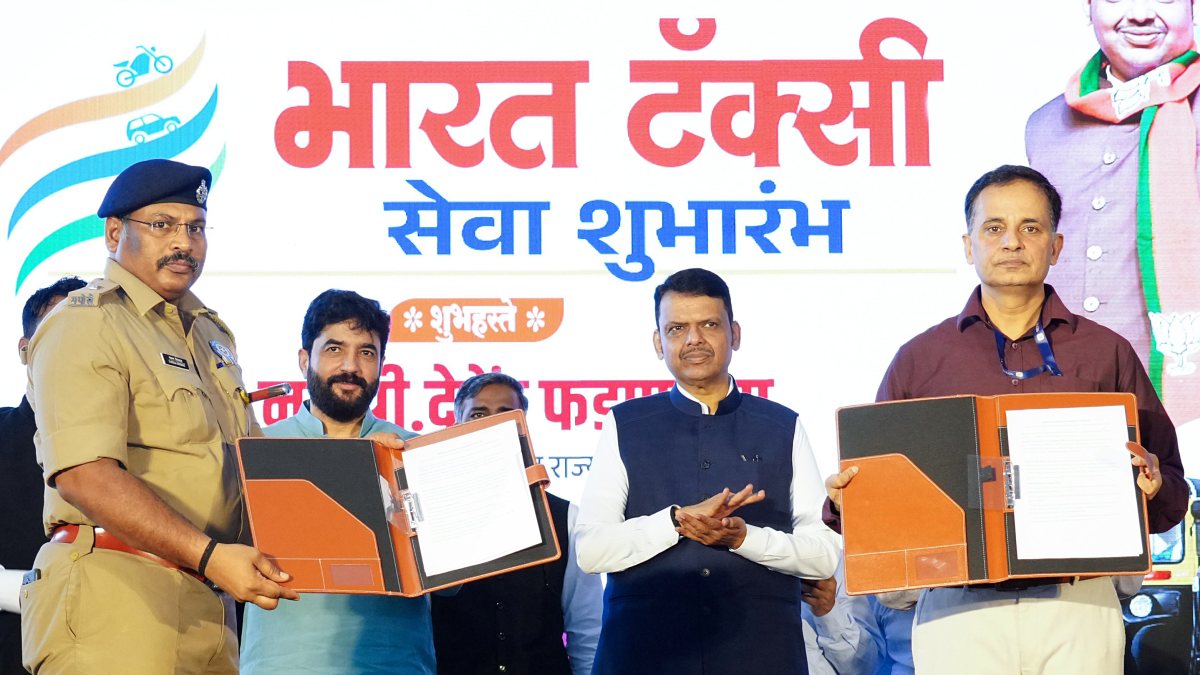 Maharashtra CM Fadnavis presides over taxi MoU signings