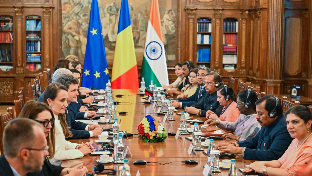 President Murmu meets Romanian President Dan at Cotroceni Palace