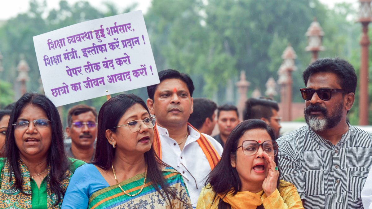 Opposition MPs protest demanding education minister's resignation in Parliament