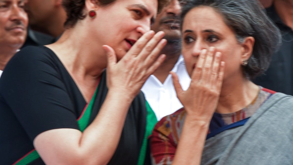 Opposition MPs protest demanding education minister's resignation
