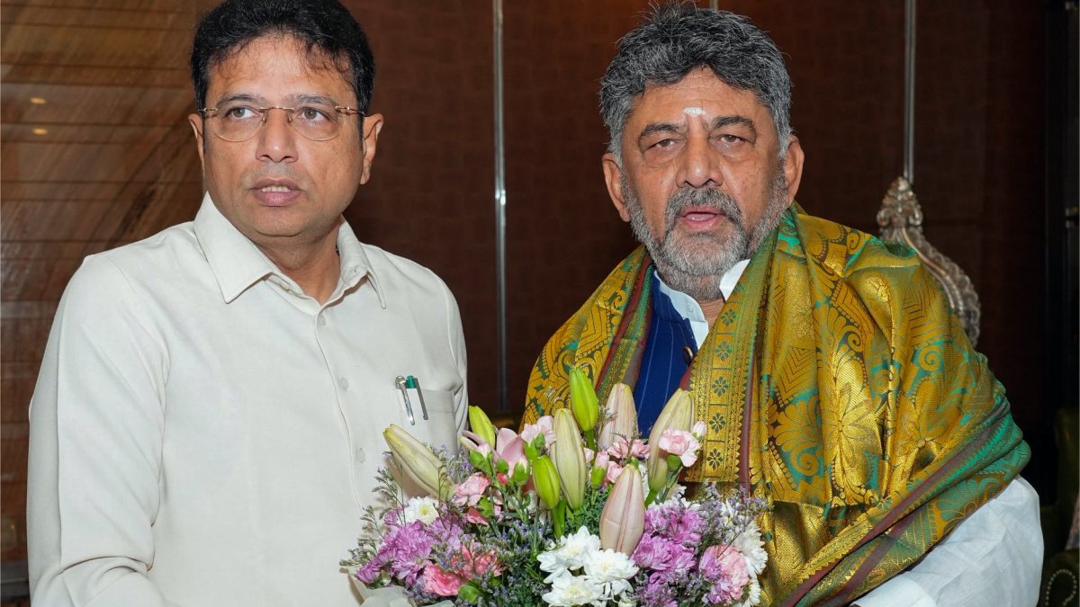 Telangana minister calls on Karnataka CM Shivakumar in Bengaluru