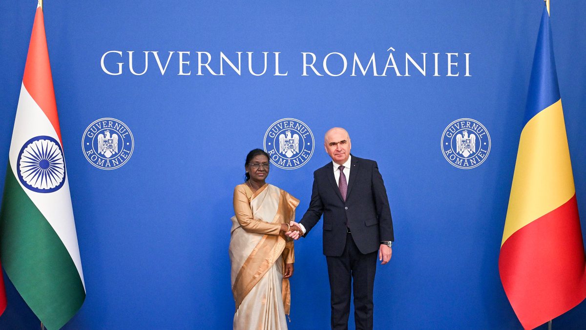 President Murmu meets Romanian PM Ilie Bolojan in Bucharest
