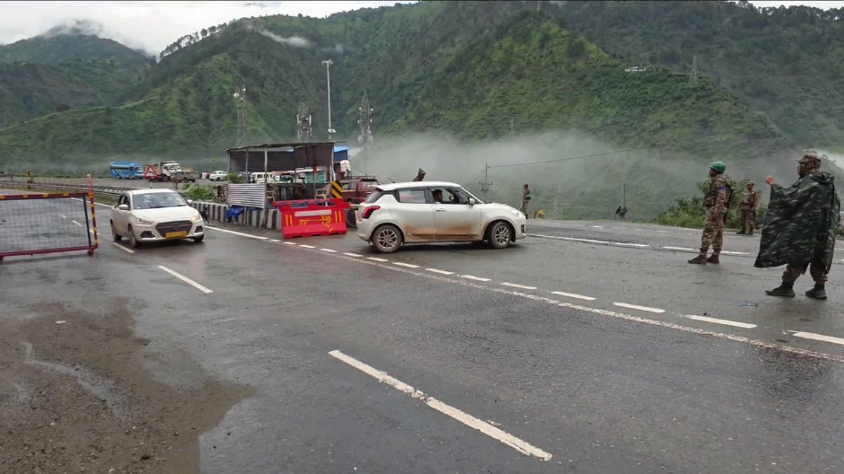 Security personnel guard Yatri Niwas after Amarnath Yatra suspended