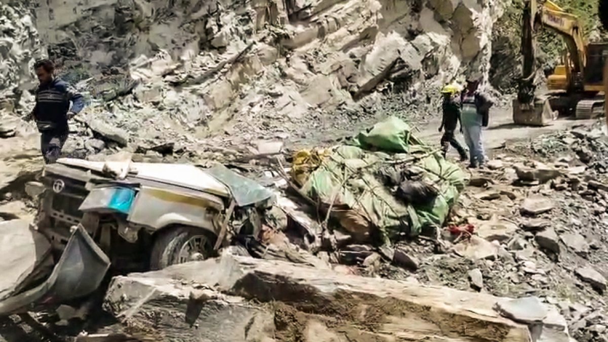 13 dead after massive boulders crushed a Tata Sumo following a sudden hillside…