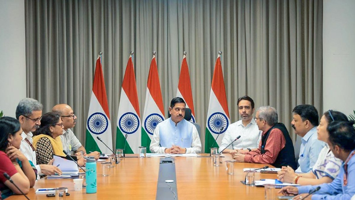 Union Minister Pralhad Joshi takes additional charge of the Ministry of…