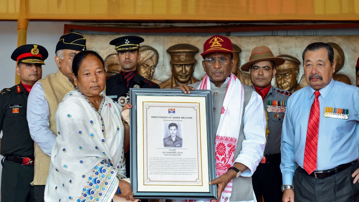 Assam governor honours Kargil martyrs' families on Vijay Diwas