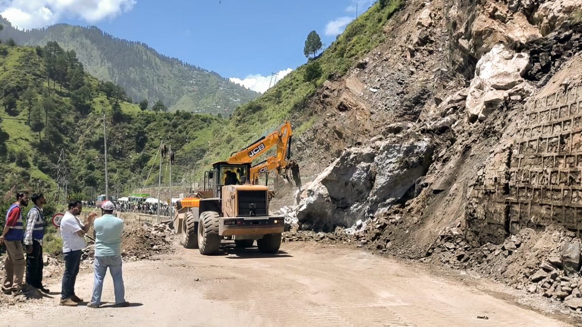 Road clearance underway on Jammu-Srinagar highway after landslide