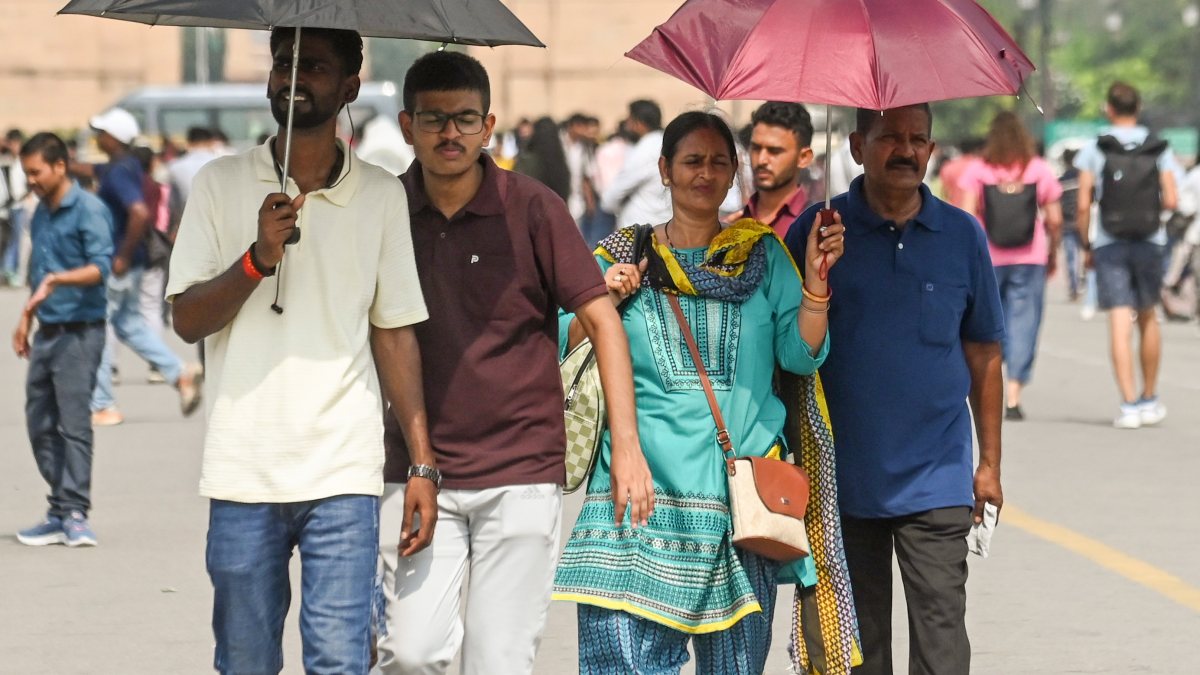 Delhi residents seek shade under umbrellas at Kartavya Path