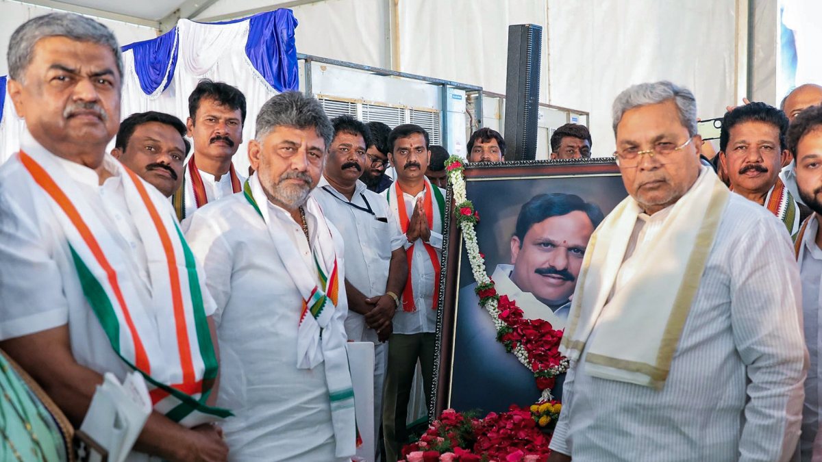 Karnataka CM Shivakumar, Siddaramaiah pay tribute to late D Sudhakar