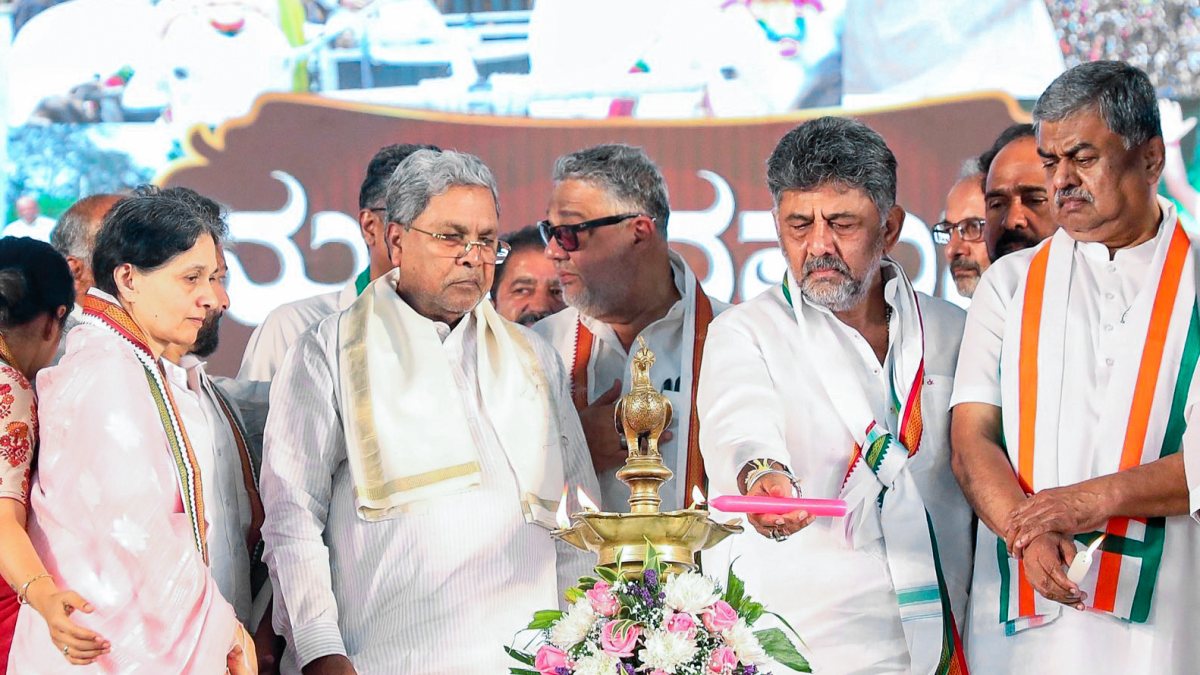 Karnataka CM Shivakumar lights lamp at memorial event in Chitradurga