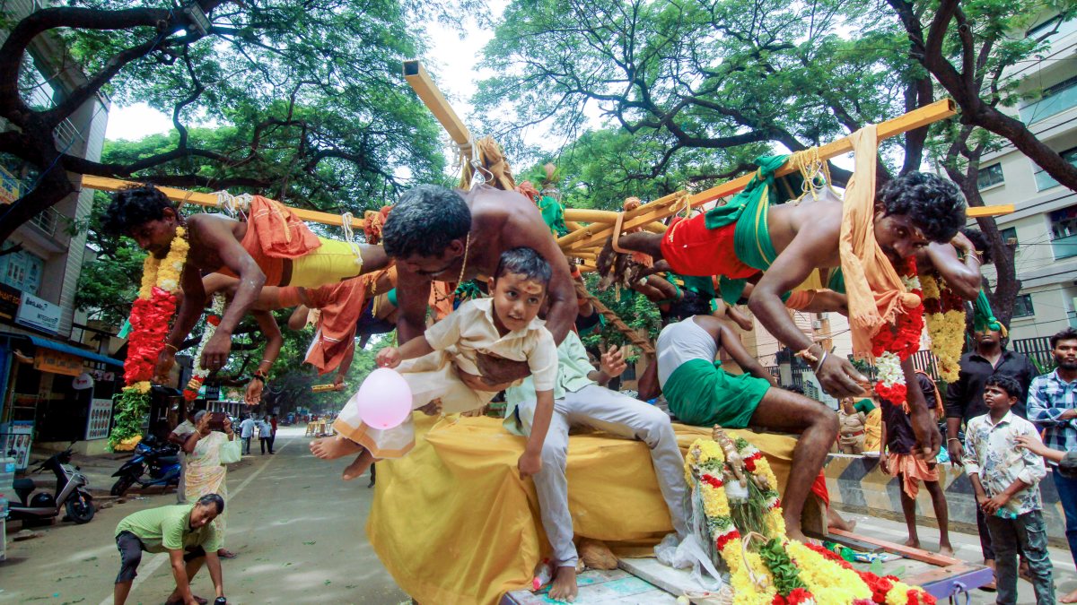 Hindu devotee spins child from pole with hooks in back at Aadi festival