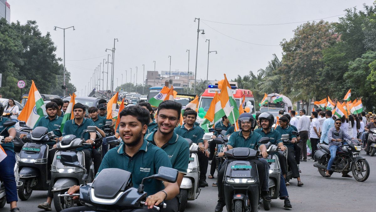 Participants rally in Surat for Kargil Vijay Diwas