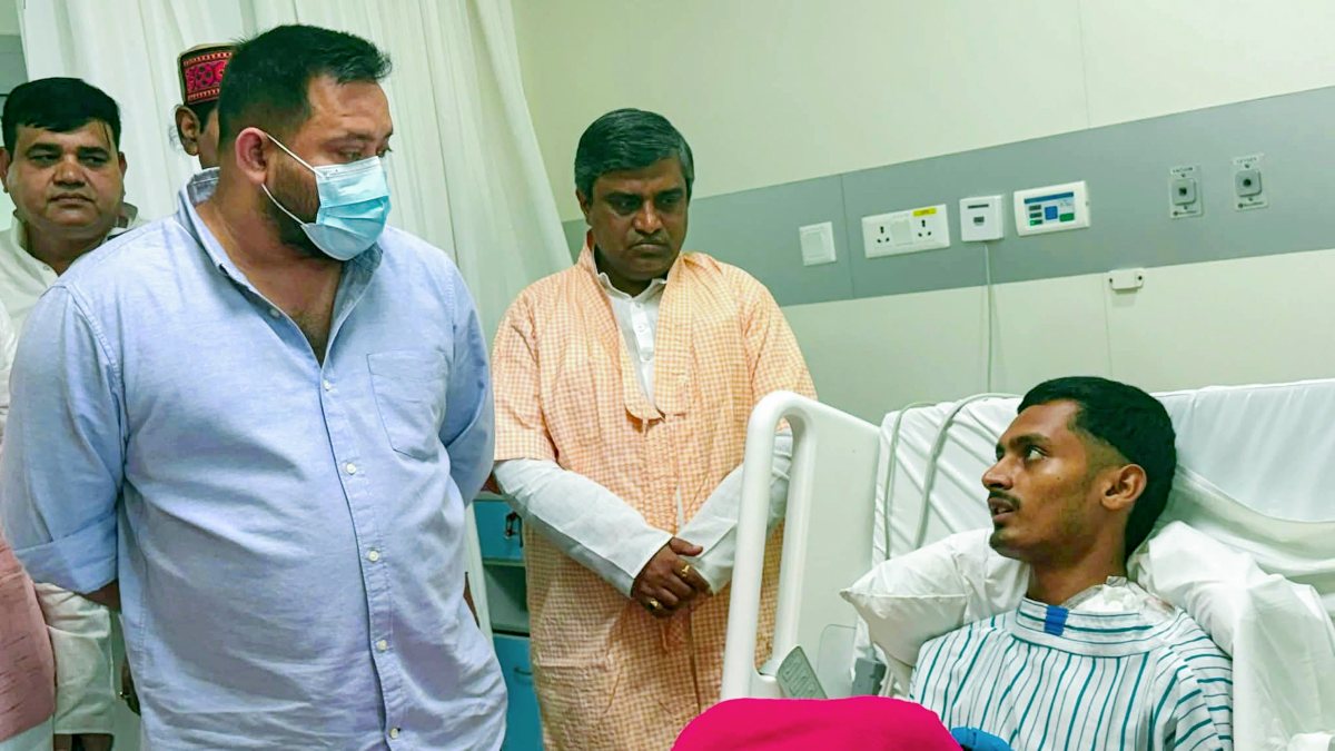 Tejashwi Yadav checks on injured after Patna protest clashes