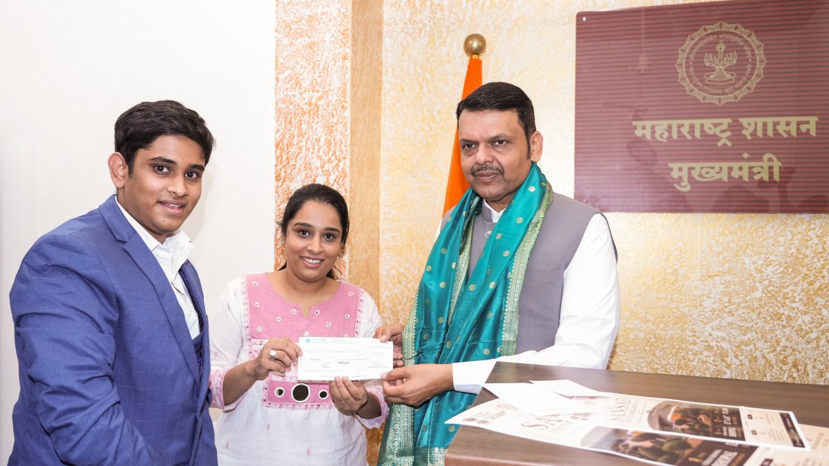 Maharashtra CM receives Rs 56,000 donation for relief fund