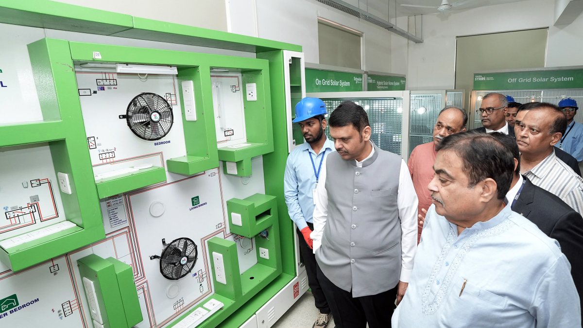 Fadnavis and Gadkari visit Nagpur Skill Centre