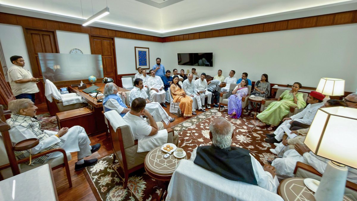 Congress leaders meet with floor leaders at Rajya Sabha office
