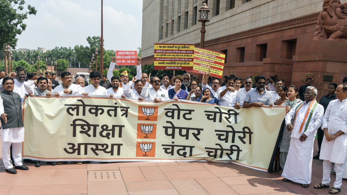 Congress MPs protest at Makar Dwar during Monsoon Session