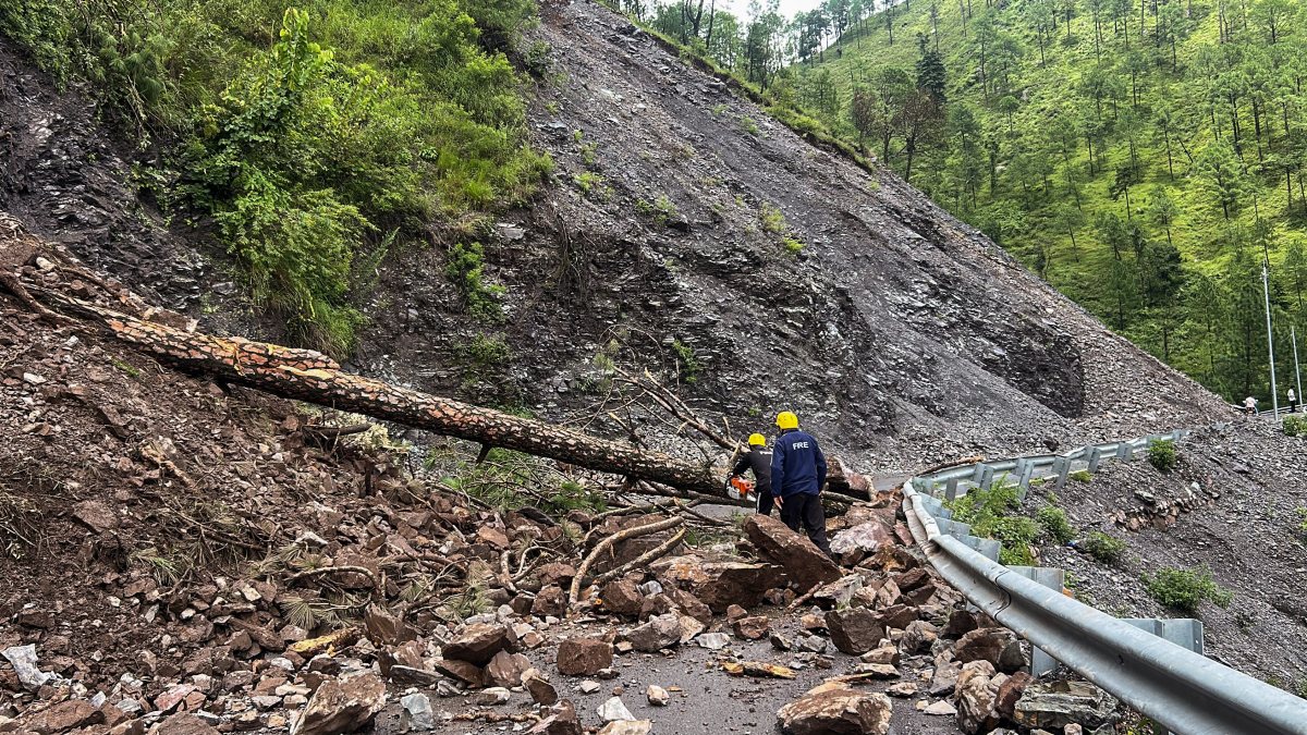 Heavy rain triggers landslide, blocks Nainital road