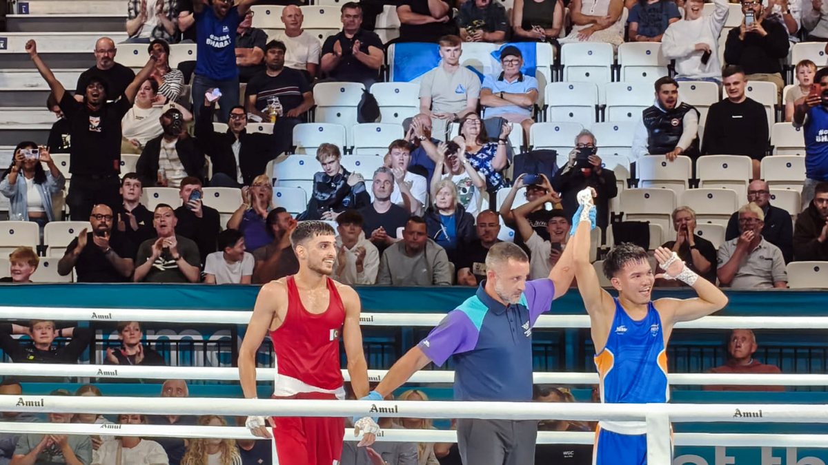 Indian boxer Jadumani Singh beats Pakistan's Sumama Rehman 5-0