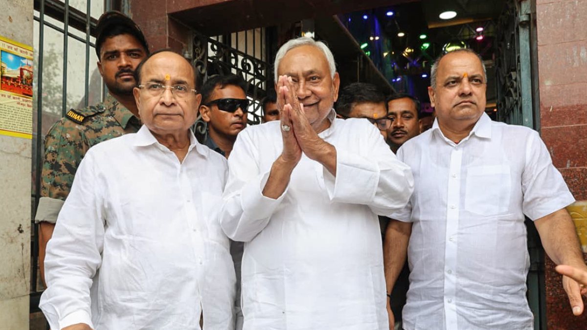 Nitish Kumar leaves temple after performing aarti in Bhojpur